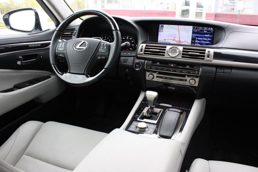  Lexus LS600h L 2013 года  (фото 11 из 45)